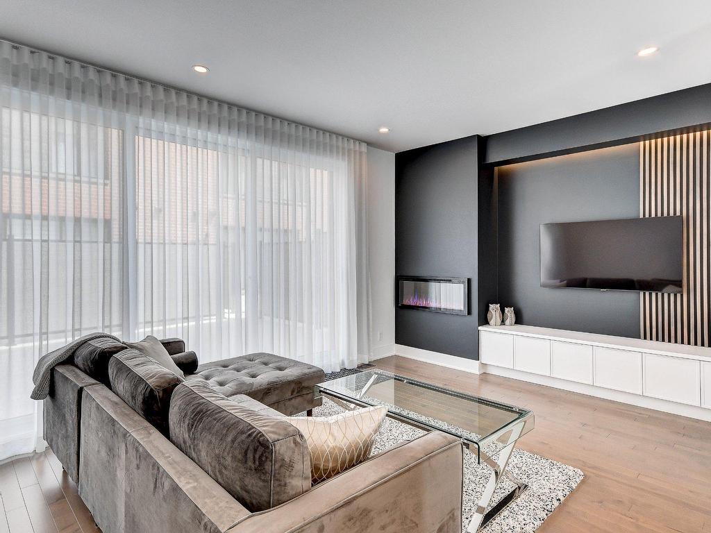 









3375


Rue Colbeck

,
Brossard,




QC
J4Z0S6

