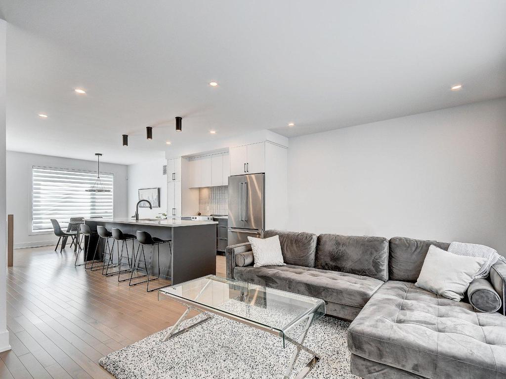 









3375


Rue Colbeck

,
Brossard,




QC
J4Z0S6

