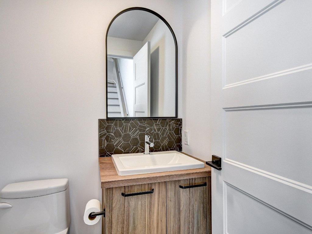 









3375


Rue Colbeck

,
Brossard,




QC
J4Z0S6

