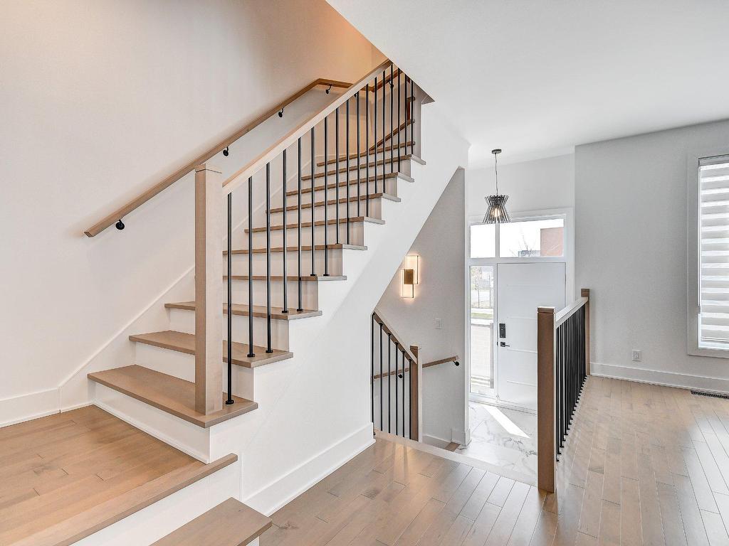 









3375


Rue Colbeck

,
Brossard,




QC
J4Z0S6

