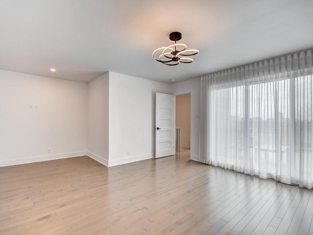 









3375


Rue Colbeck

,
Brossard,




QC
J4Z0S6

