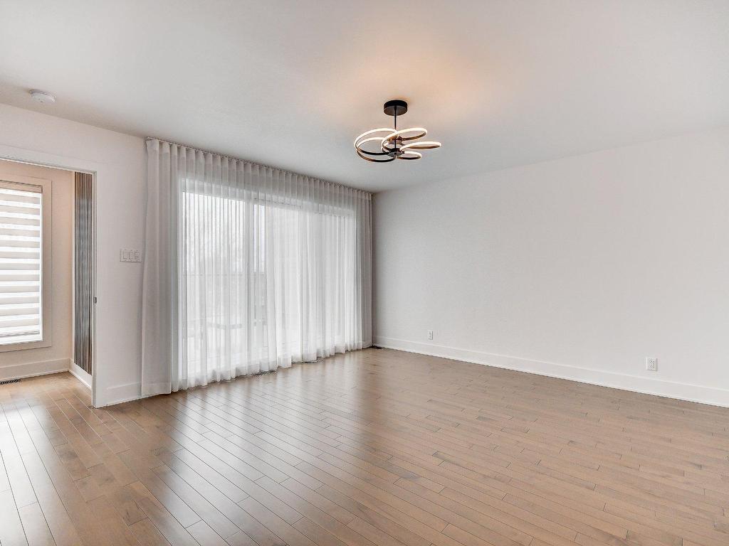 









3375


Rue Colbeck

,
Brossard,




QC
J4Z0S6

