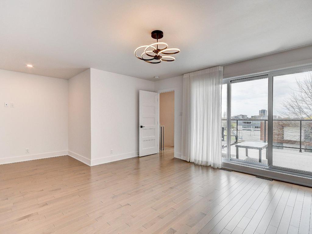 









3375


Rue Colbeck

,
Brossard,




QC
J4Z0S6


