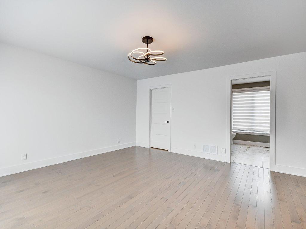 









3375


Rue Colbeck

,
Brossard,




QC
J4Z0S6

