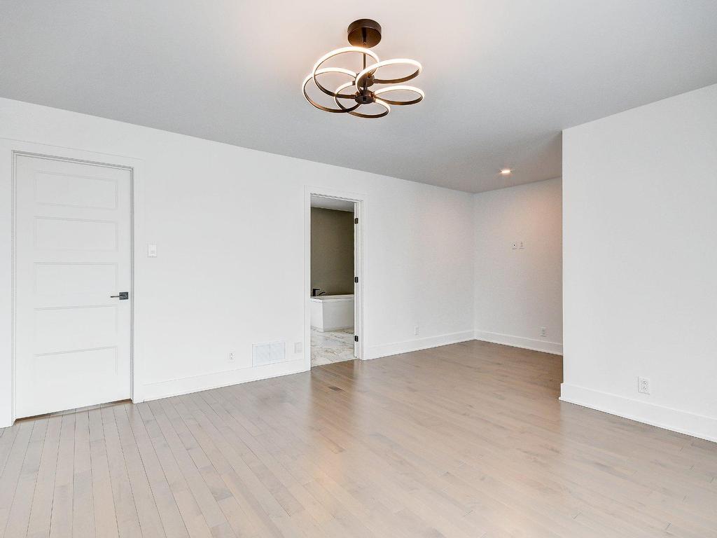









3375


Rue Colbeck

,
Brossard,




QC
J4Z0S6

