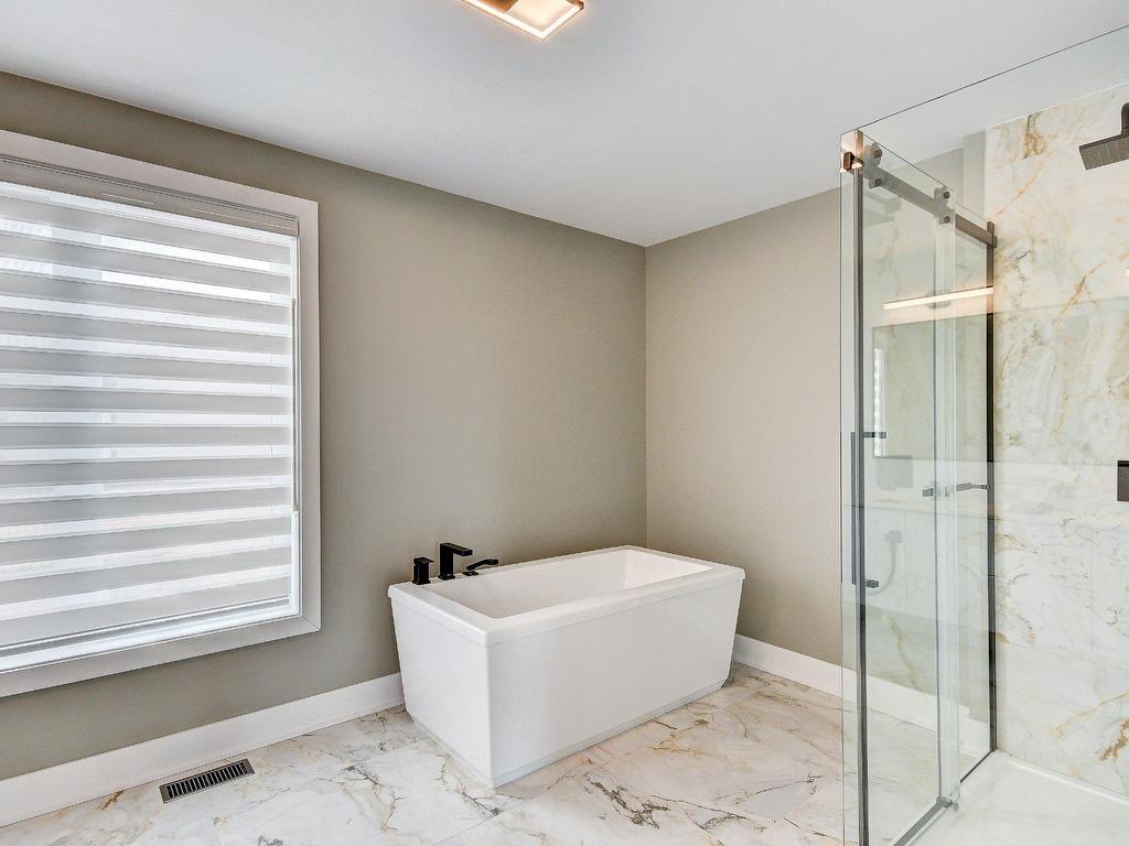 









3375


Rue Colbeck

,
Brossard,




QC
J4Z0S6

