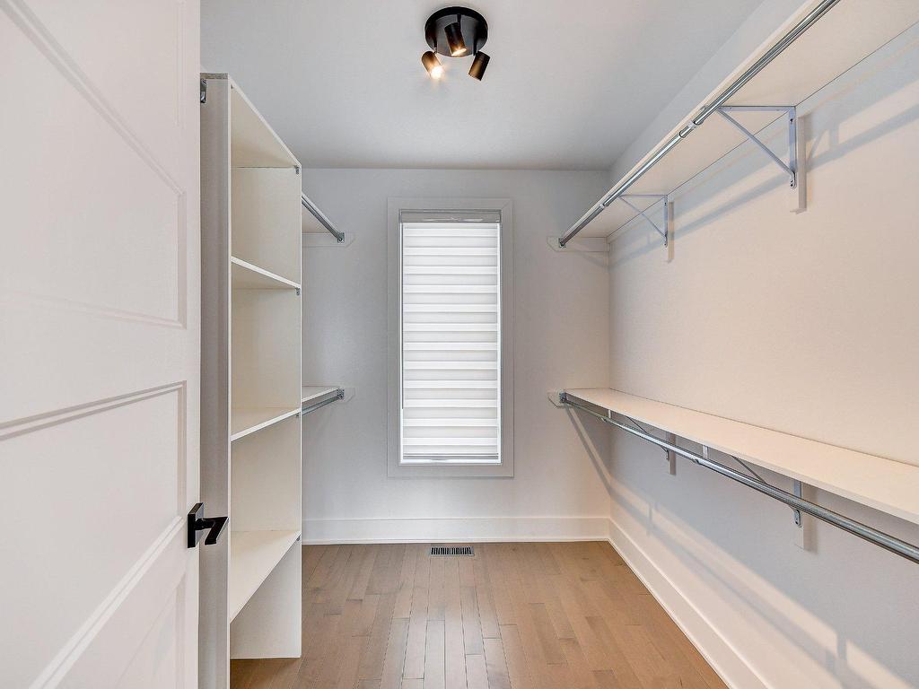 









3375


Rue Colbeck

,
Brossard,




QC
J4Z0S6

