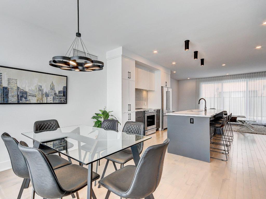 









3375


Rue Colbeck

,
Brossard,




QC
J4Z0S6

