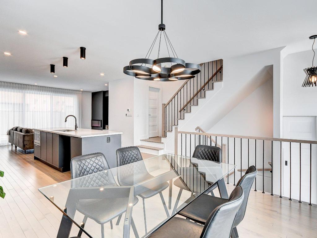 









3375


Rue Colbeck

,
Brossard,




QC
J4Z0S6

