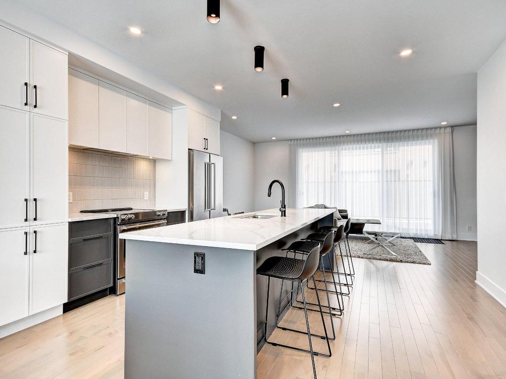









3375


Rue Colbeck

,
Brossard,




QC
J4Z0S6

