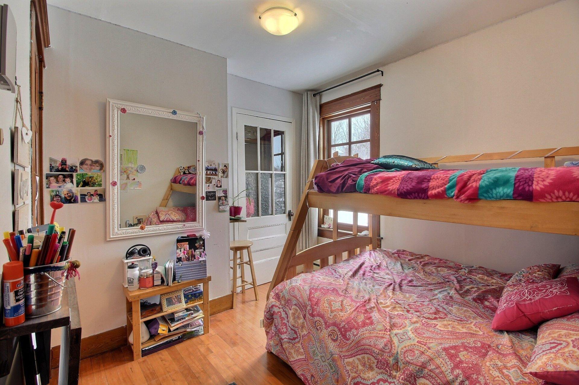









17


Rue Clough

,
Sherbrooke (Lennoxville),




QC
J1M1V7

