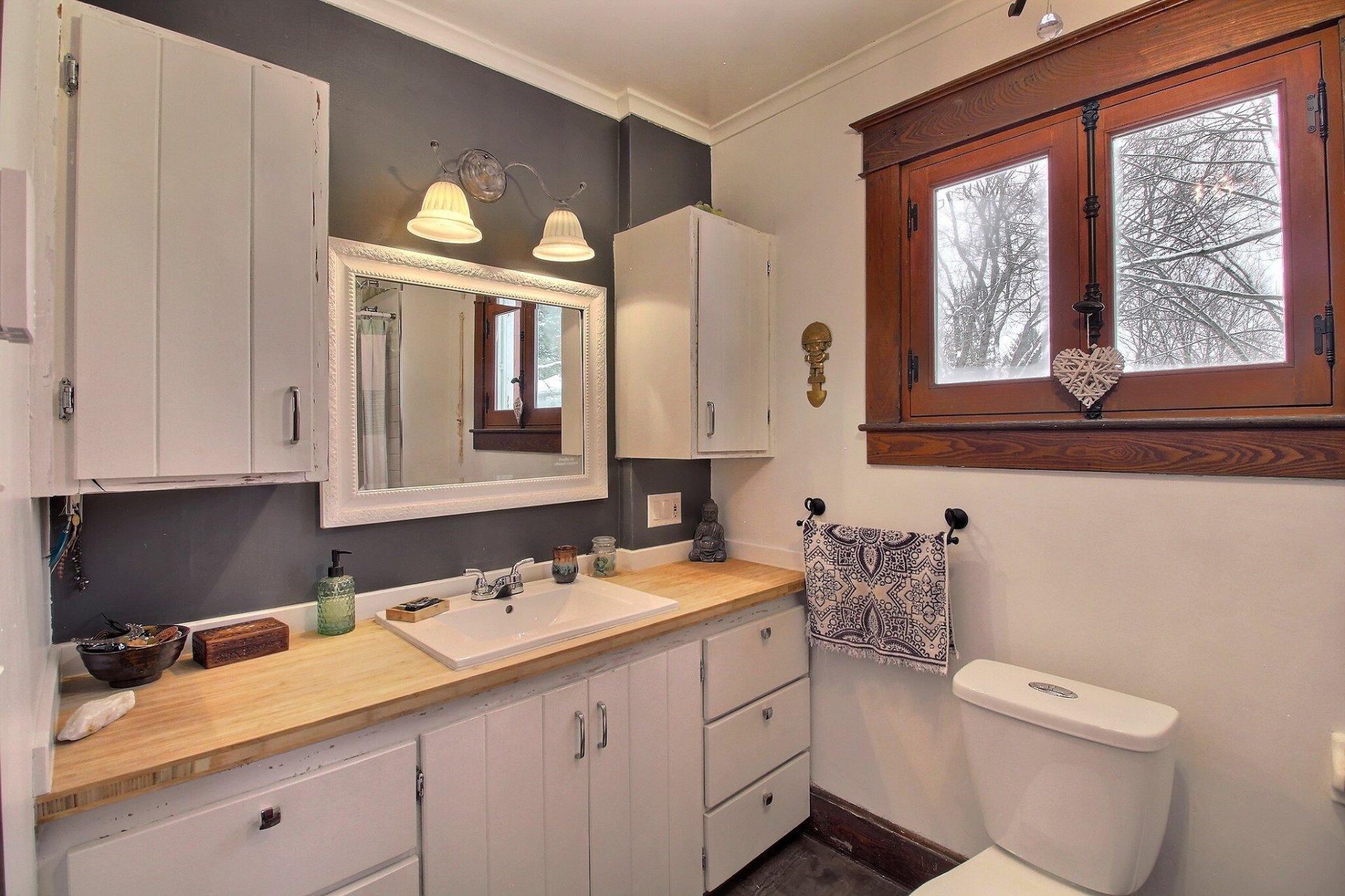 









17


Rue Clough

,
Sherbrooke (Lennoxville),




QC
J1M1V7

