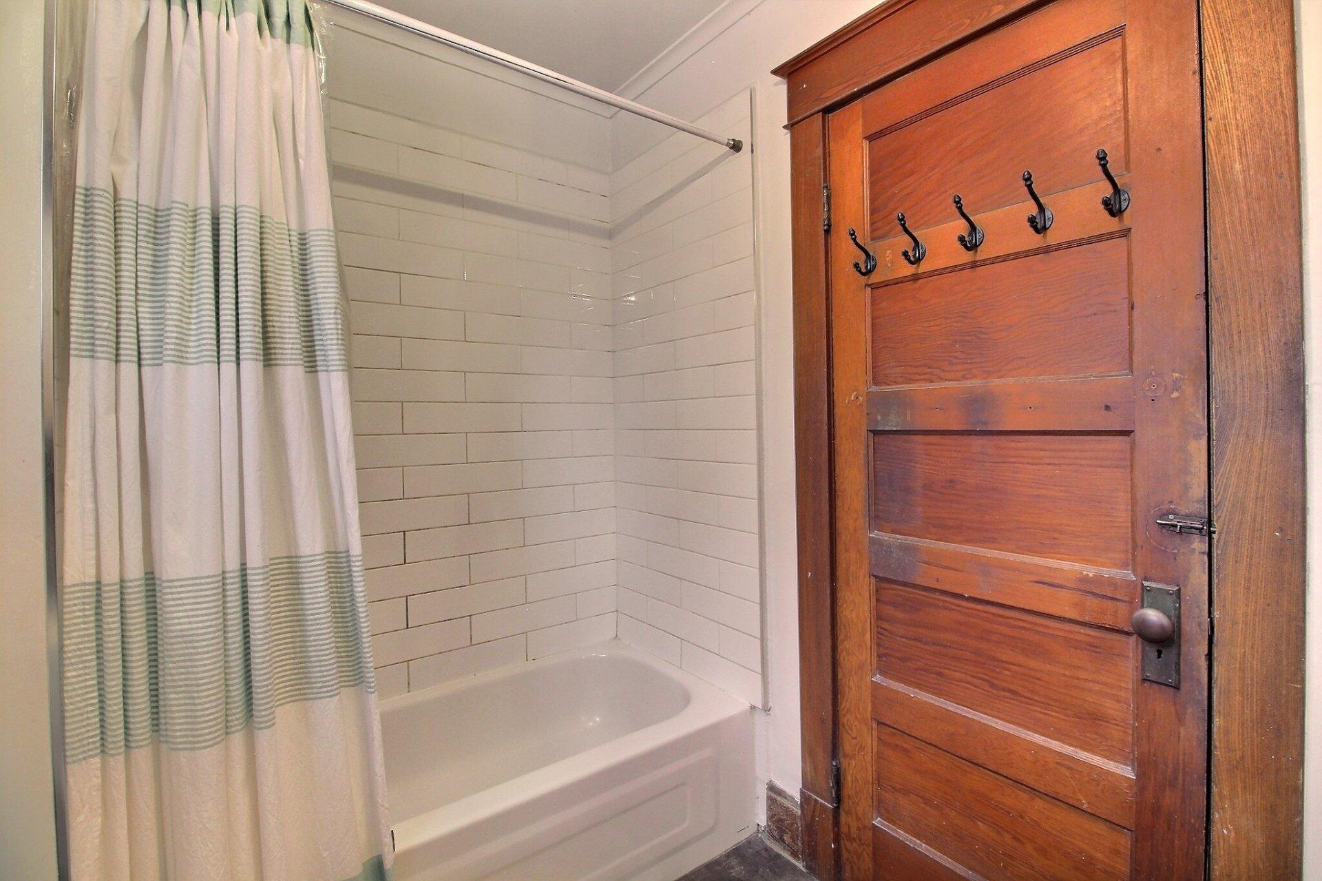 









17


Rue Clough

,
Sherbrooke (Lennoxville),




QC
J1M1V7

