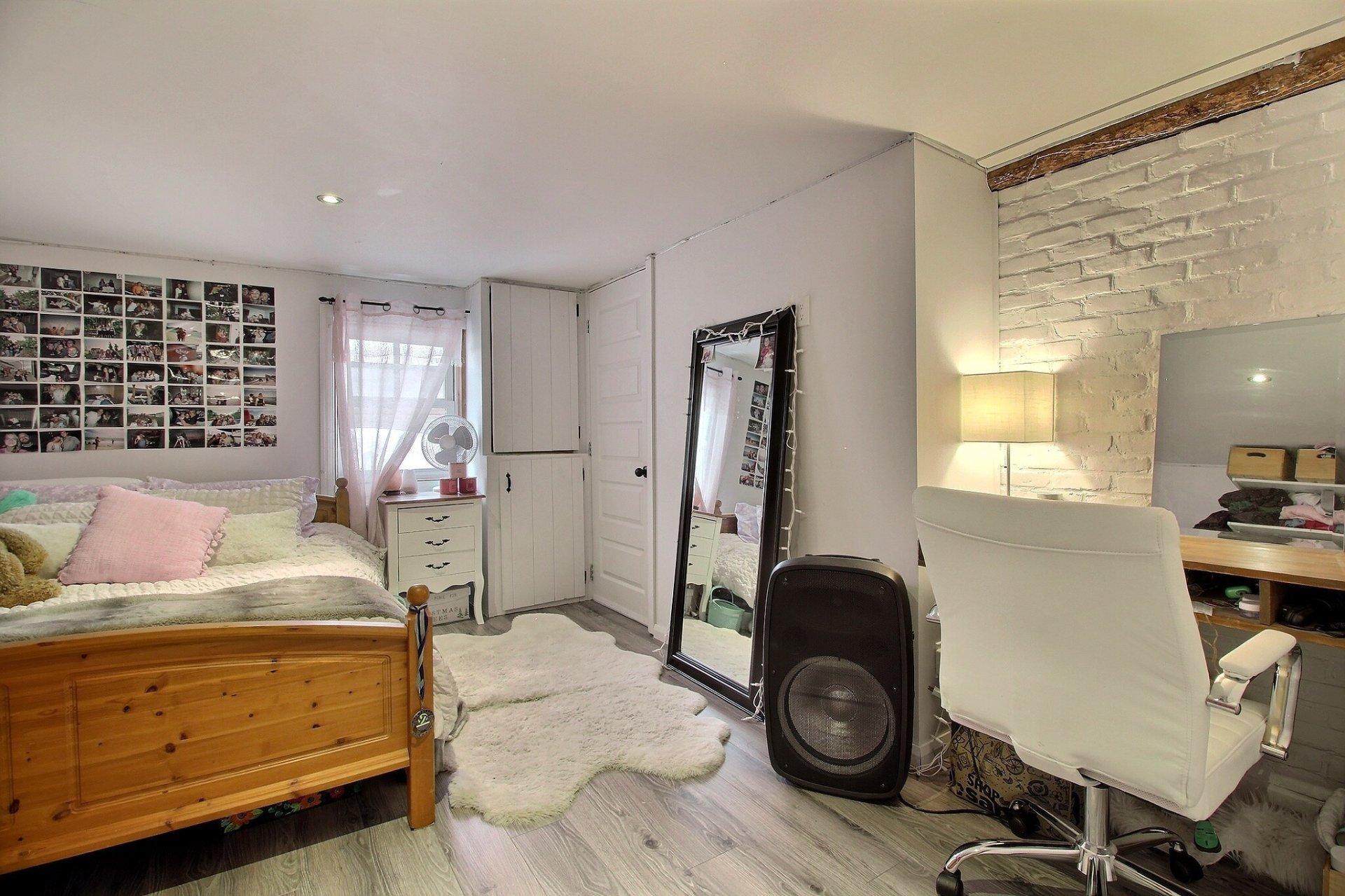 









17


Rue Clough

,
Sherbrooke (Lennoxville),




QC
J1M1V7

