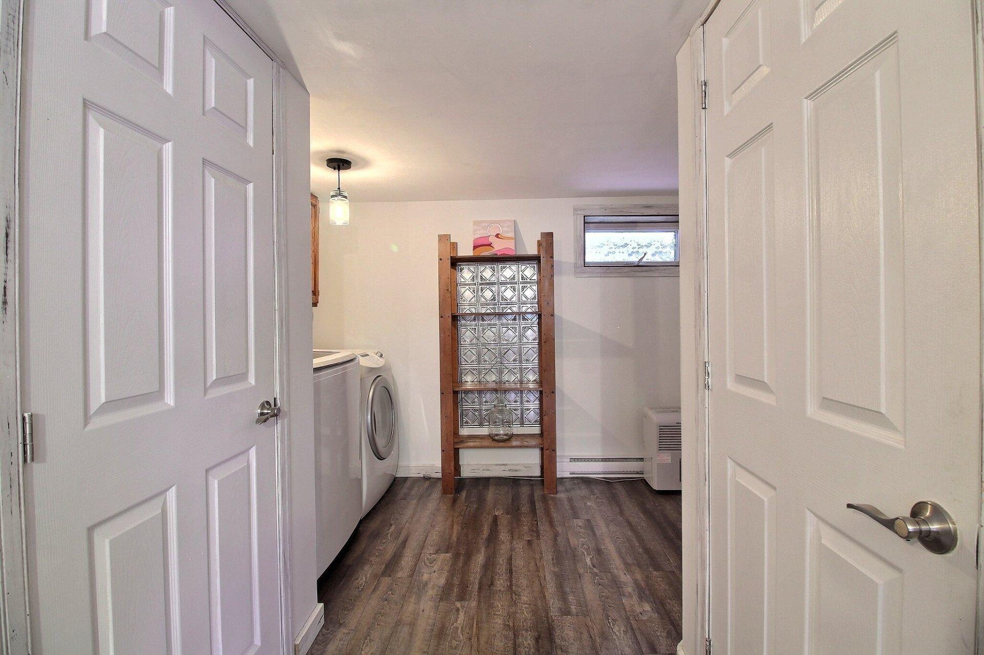 









17


Rue Clough

,
Sherbrooke (Lennoxville),




QC
J1M1V7

