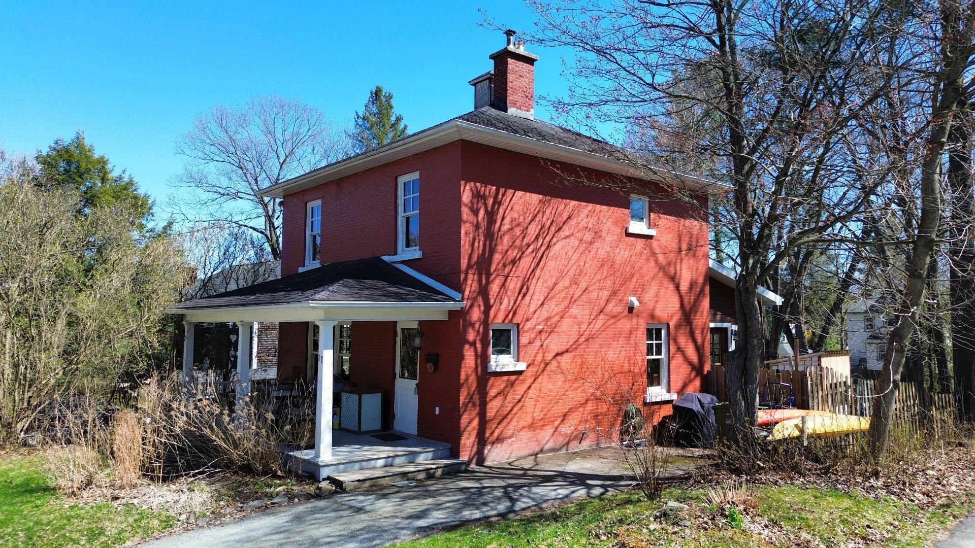 









17


Rue Clough

,
Sherbrooke (Lennoxville),




QC
J1M1V7

