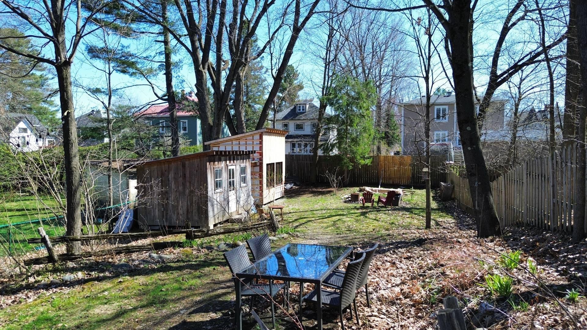 









17


Rue Clough

,
Sherbrooke (Lennoxville),




QC
J1M1V7

