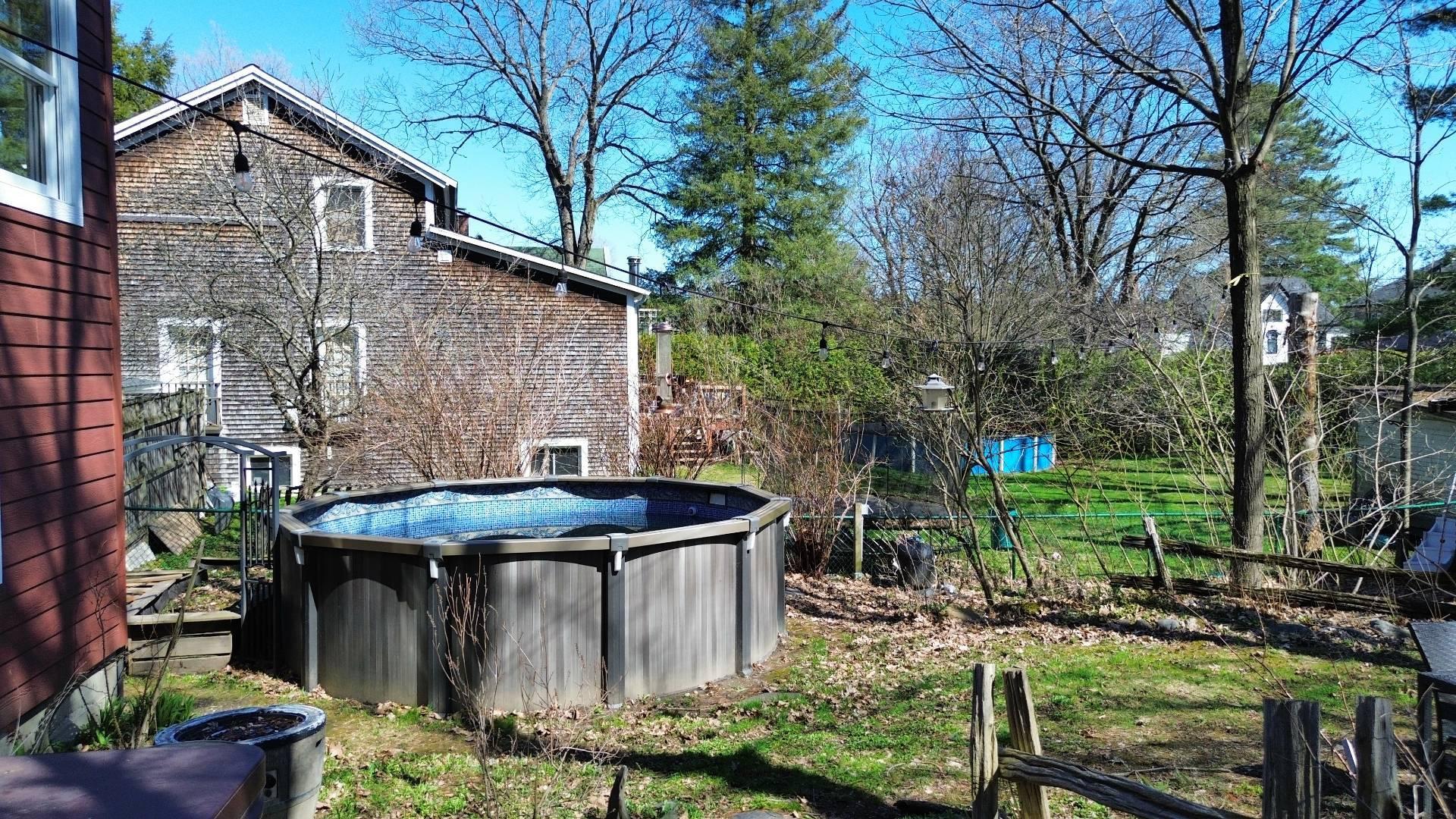 









17


Rue Clough

,
Sherbrooke (Lennoxville),




QC
J1M1V7

