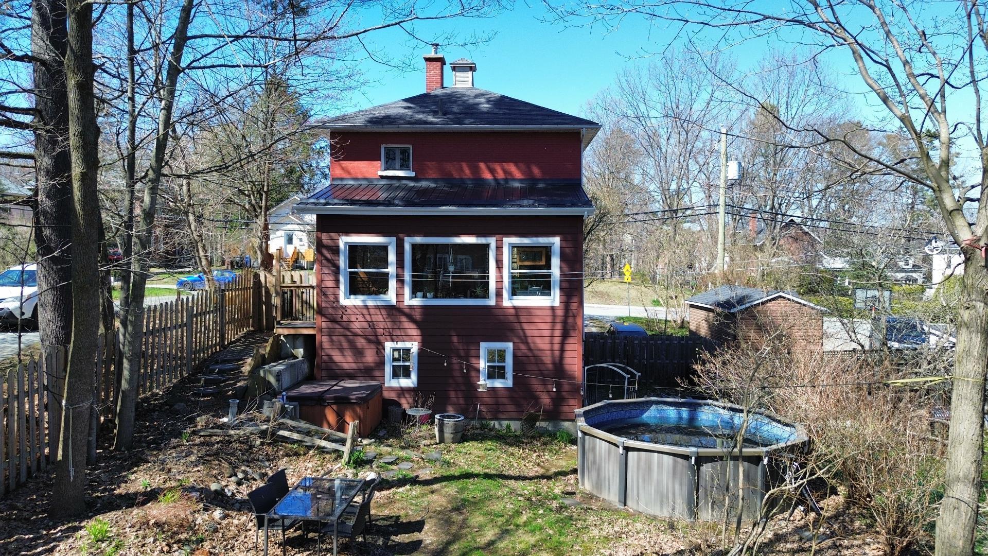 









17


Rue Clough

,
Sherbrooke (Lennoxville),




QC
J1M1V7

