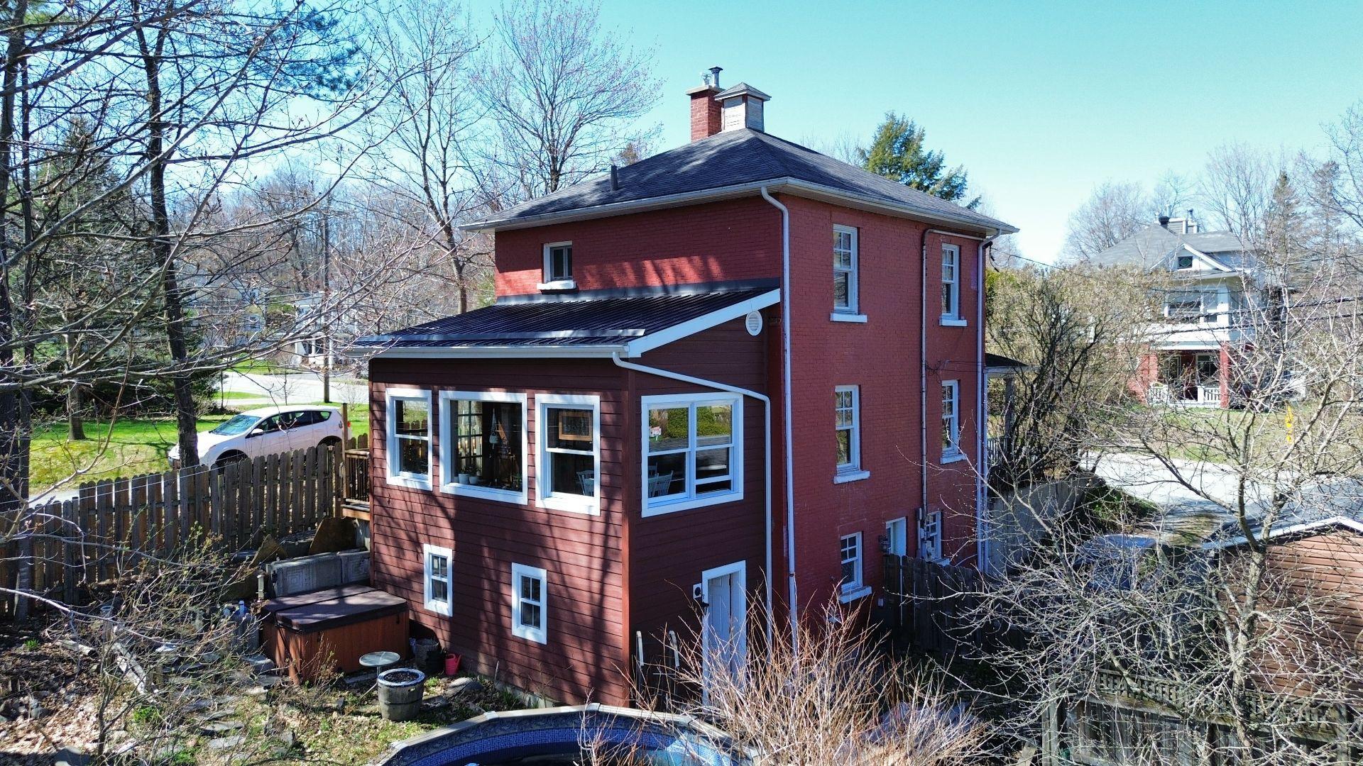 









17


Rue Clough

,
Sherbrooke (Lennoxville),




QC
J1M1V7

