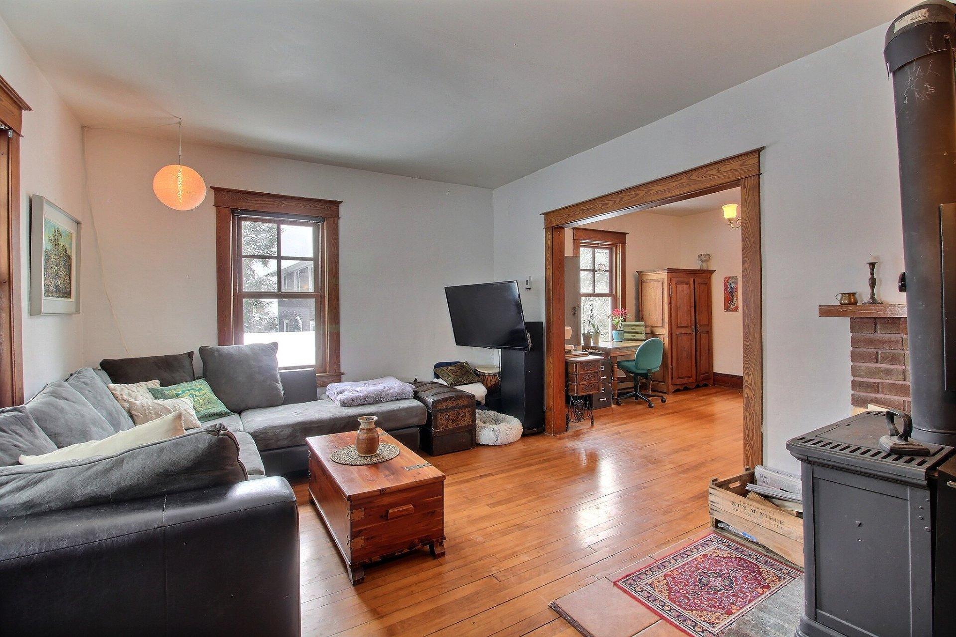 









17


Rue Clough

,
Sherbrooke (Lennoxville),




QC
J1M1V7


