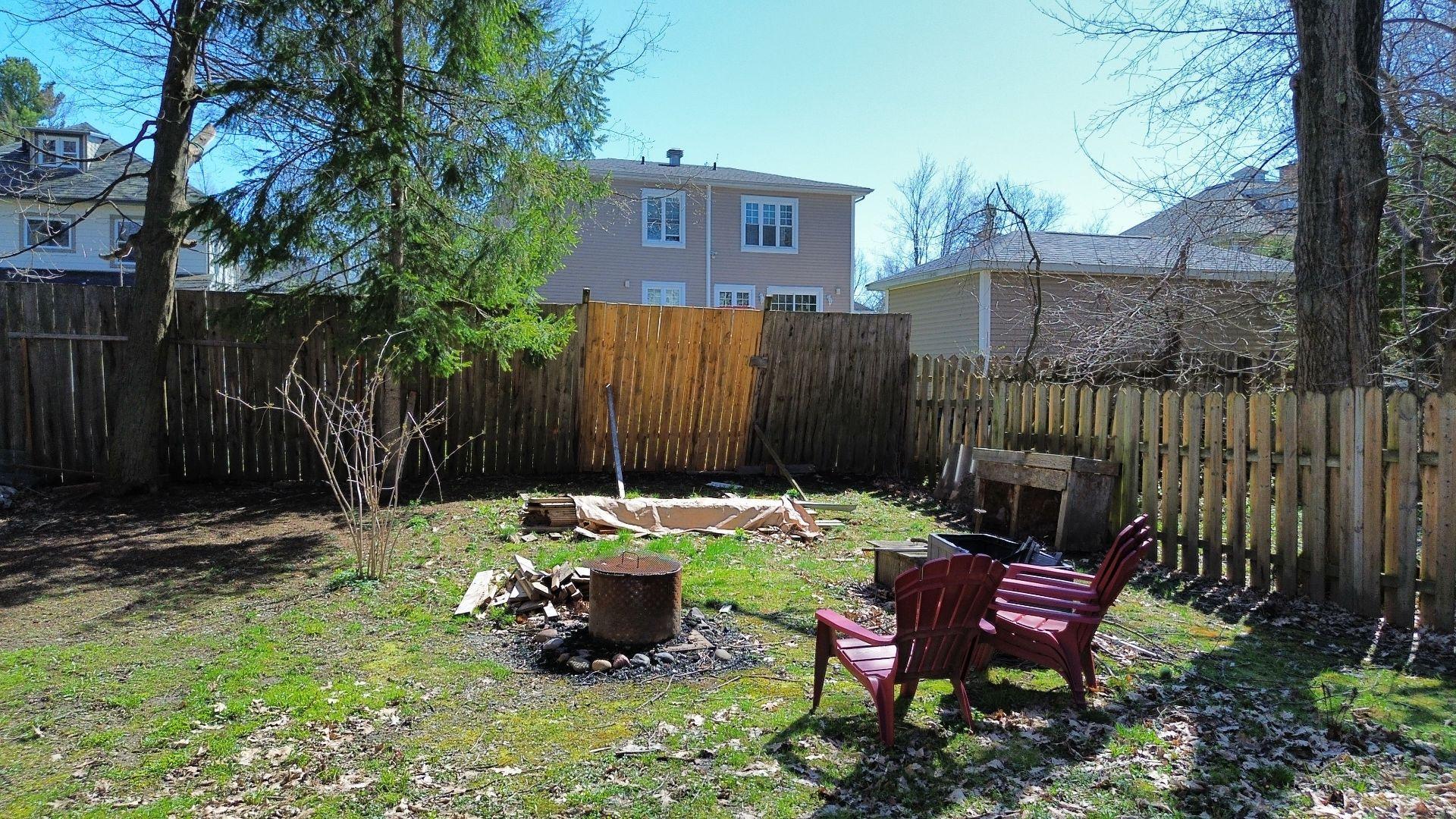 









17


Rue Clough

,
Sherbrooke (Lennoxville),




QC
J1M1V7

