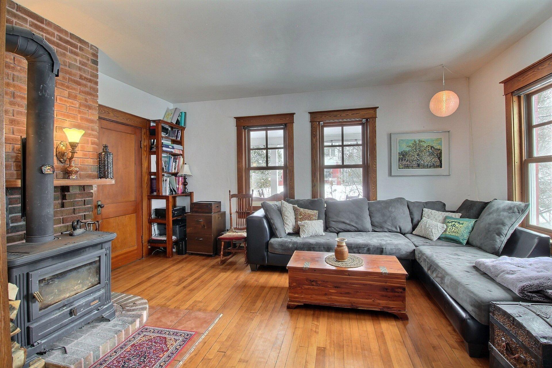 









17


Rue Clough

,
Sherbrooke (Lennoxville),




QC
J1M1V7


