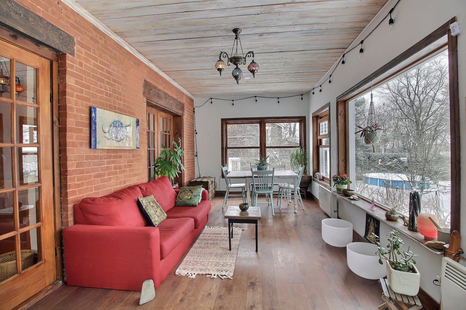 









17


Rue Clough

,
Sherbrooke (Lennoxville),




QC
J1M1V7

