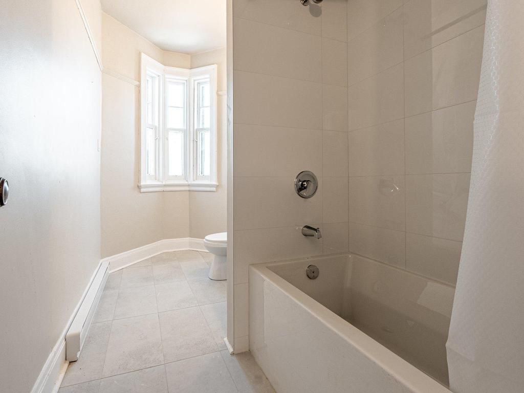 









644


Rue Prospect

, 10,
Sherbrooke (Les Nations),




QC
J1H1A8

