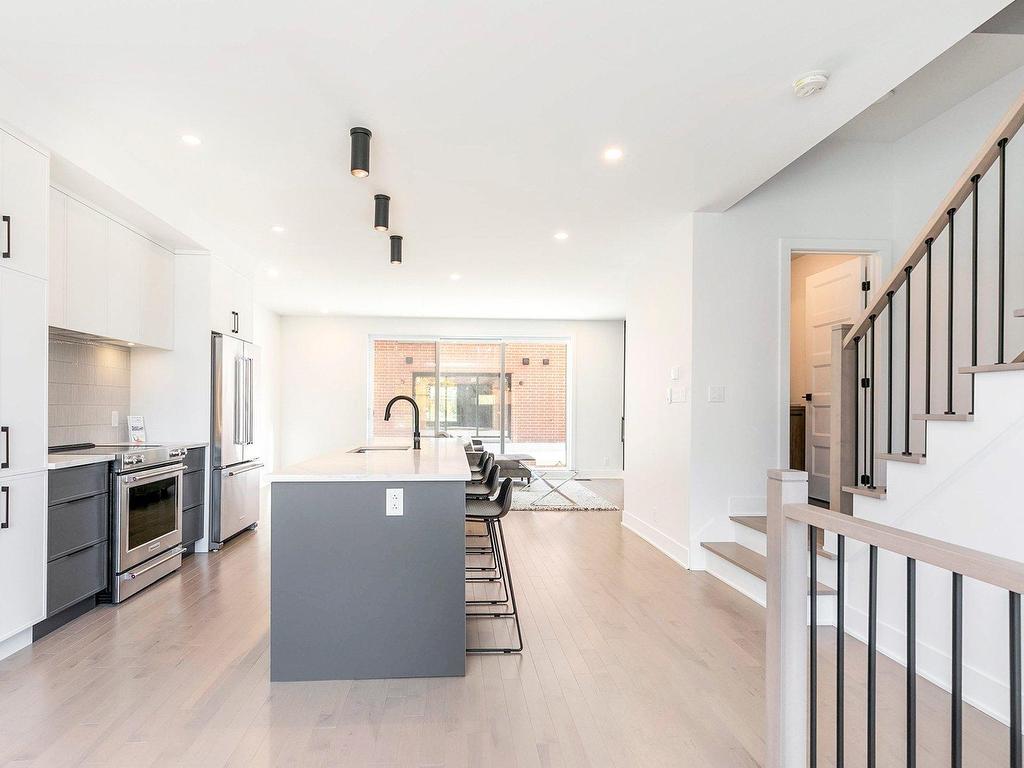 









3375Z


Rue Colbeck

,
Brossard,




QC
J4Z0S6

