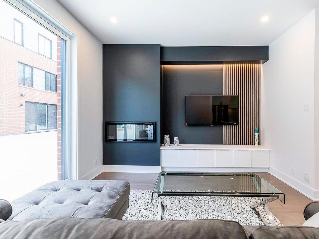 









3375Z


Rue Colbeck

,
Brossard,




QC
J4Z0S6


