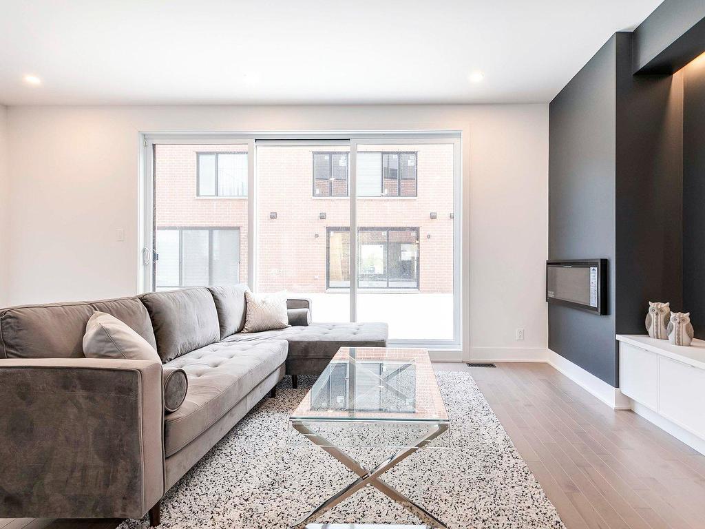 









3375Z


Rue Colbeck

,
Brossard,




QC
J4Z0S6

