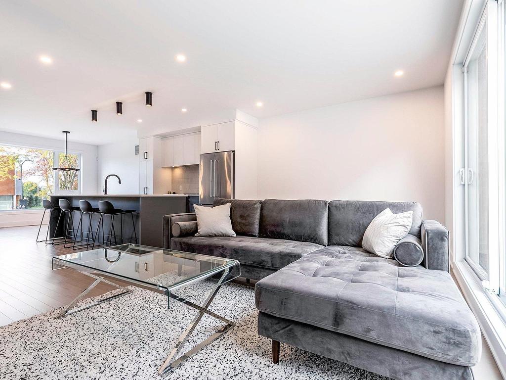 









3375Z


Rue Colbeck

,
Brossard,




QC
J4Z0S6

