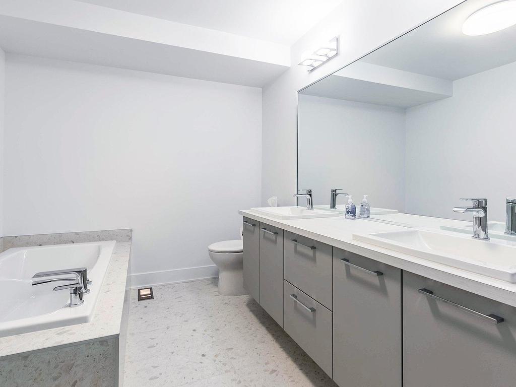 









3375Z


Rue Colbeck

,
Brossard,




QC
J4Z0S6

