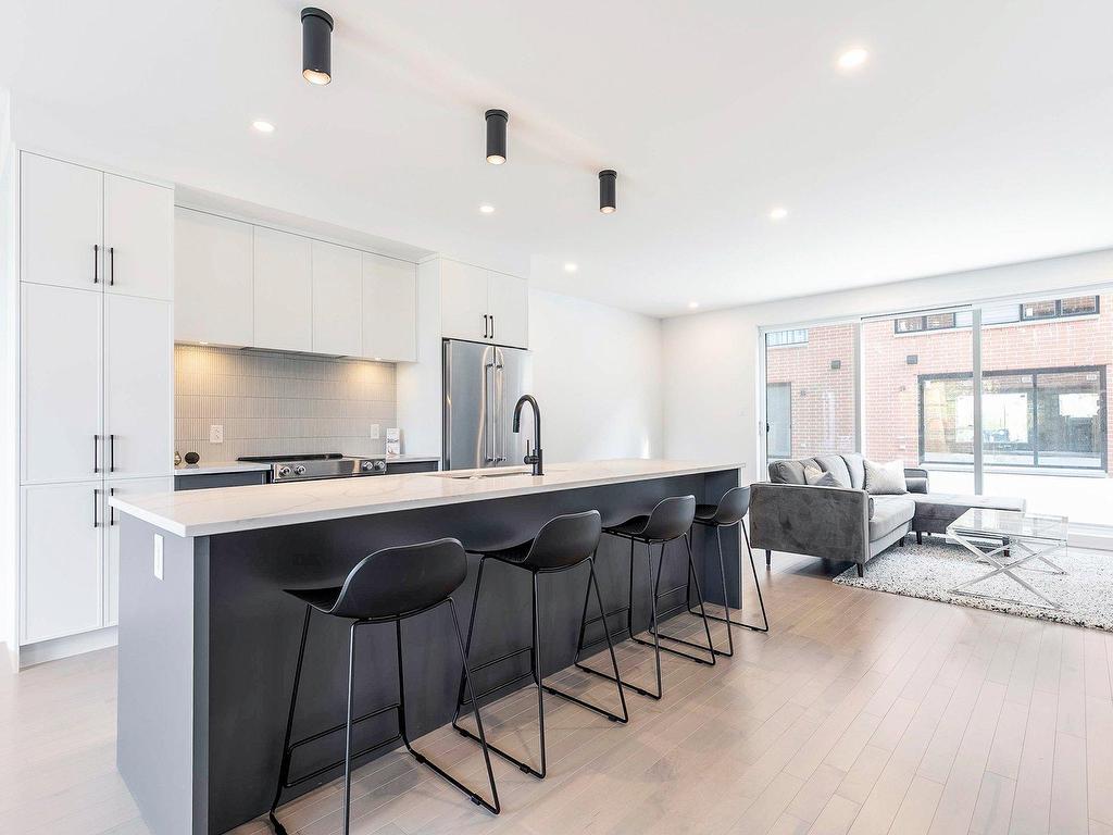 









3375Z


Rue Colbeck

,
Brossard,




QC
J4Z0S6

