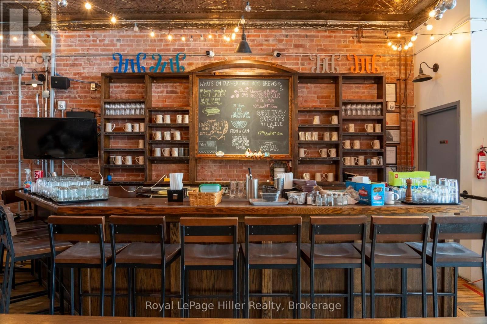












21 MARKET PLACE

,
Stratford,




Ontario
N5A1A4

