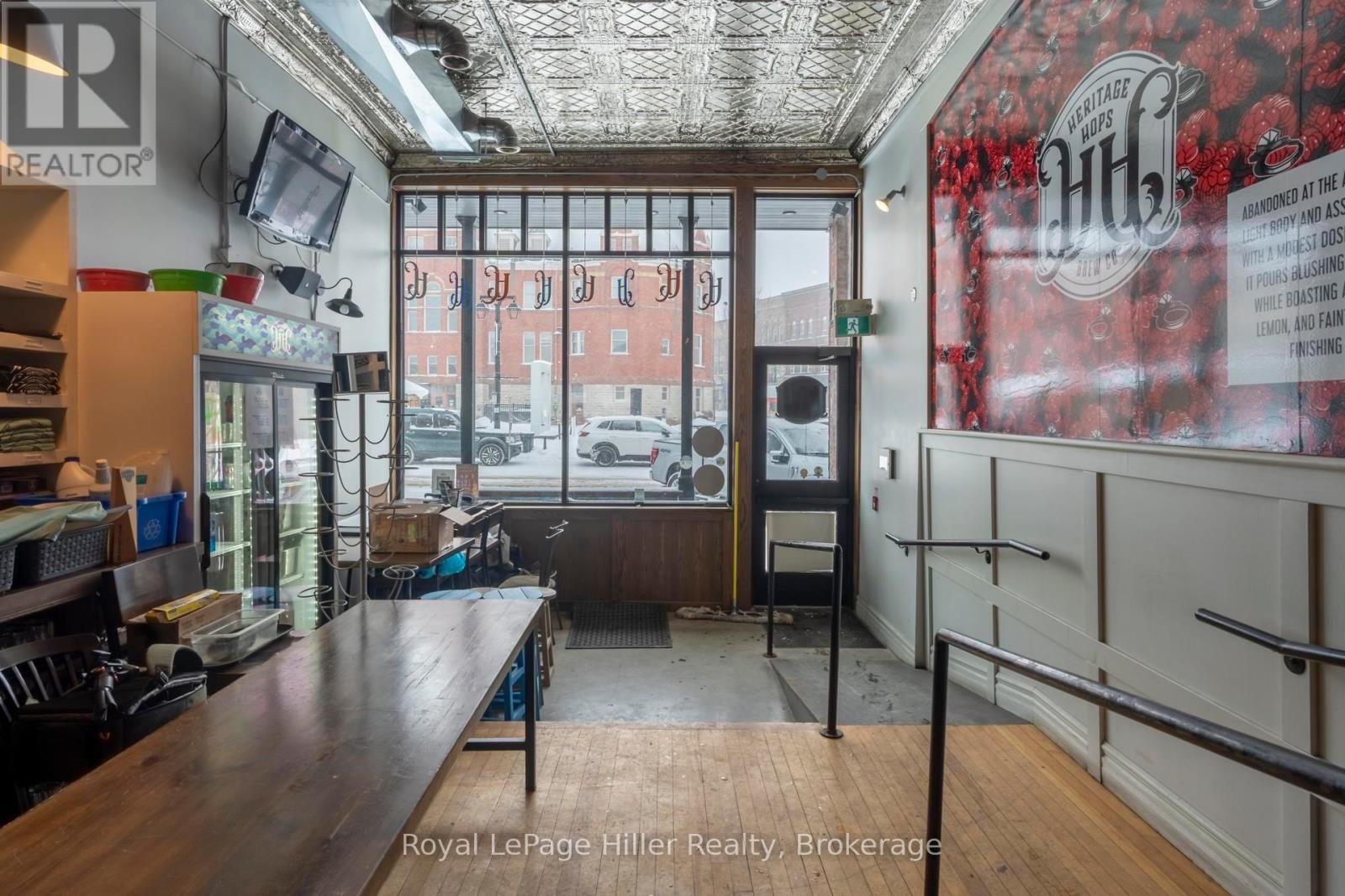 












21 MARKET PLACE

,
Stratford,




Ontario
N5A1A4

