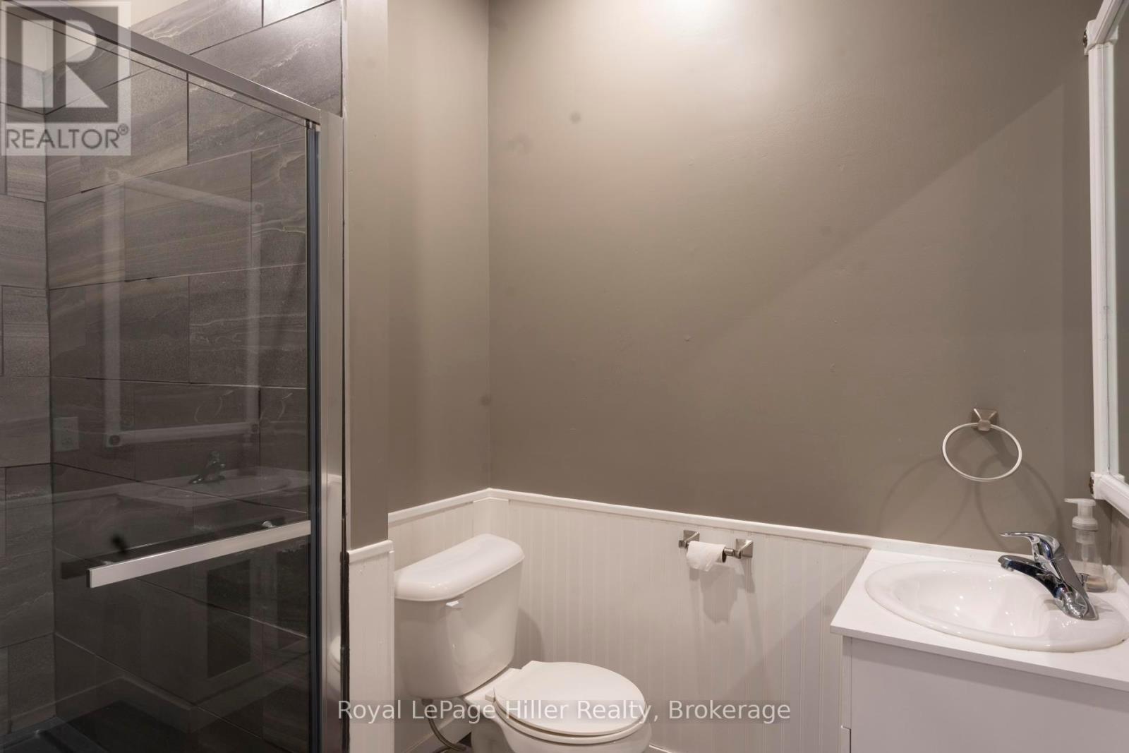 












21 MARKET PLACE

,
Stratford,




Ontario
N5A1A4

