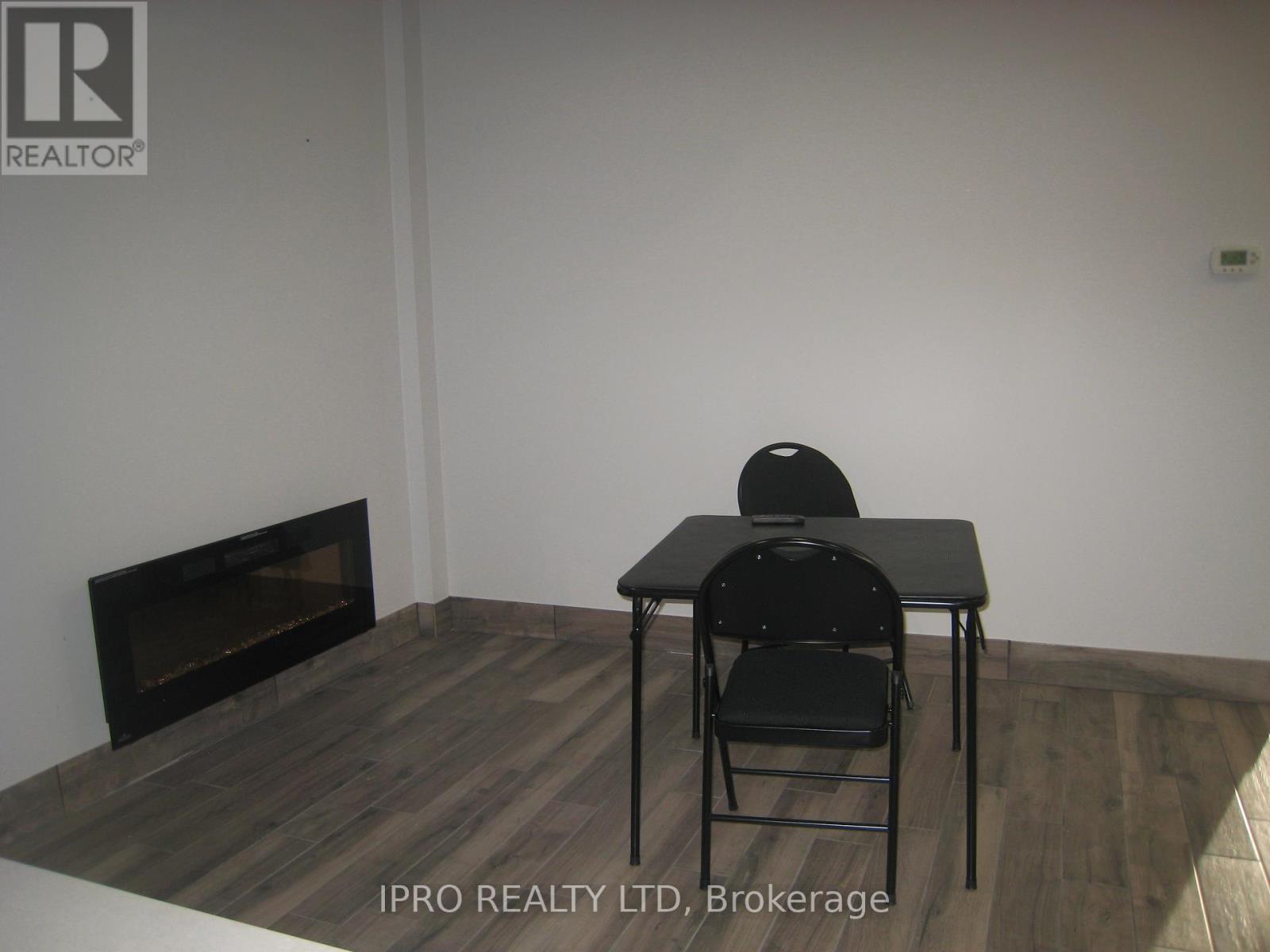 












6 - 217 SPEERS ROAD

,
Oakville,




Ontario
L6K0J3

