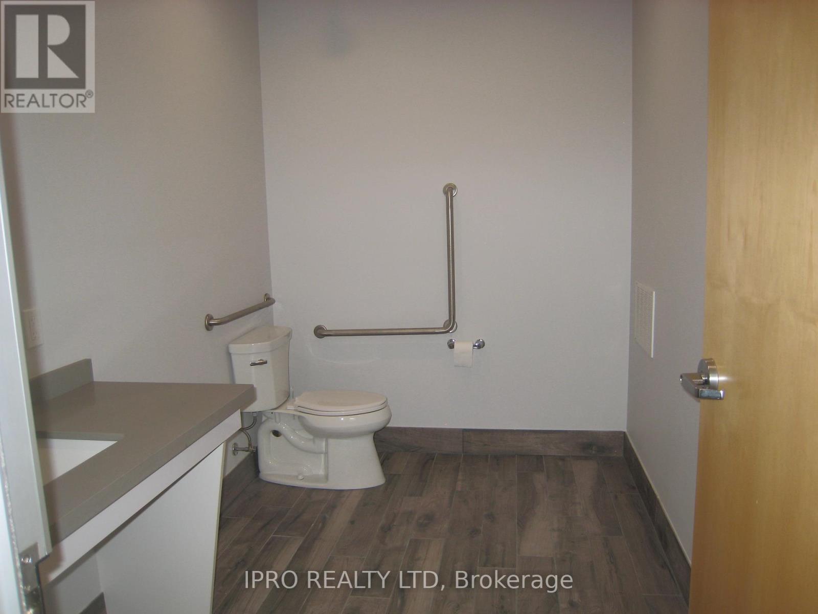 












6 - 217 SPEERS ROAD

,
Oakville,




Ontario
L6K0J3


