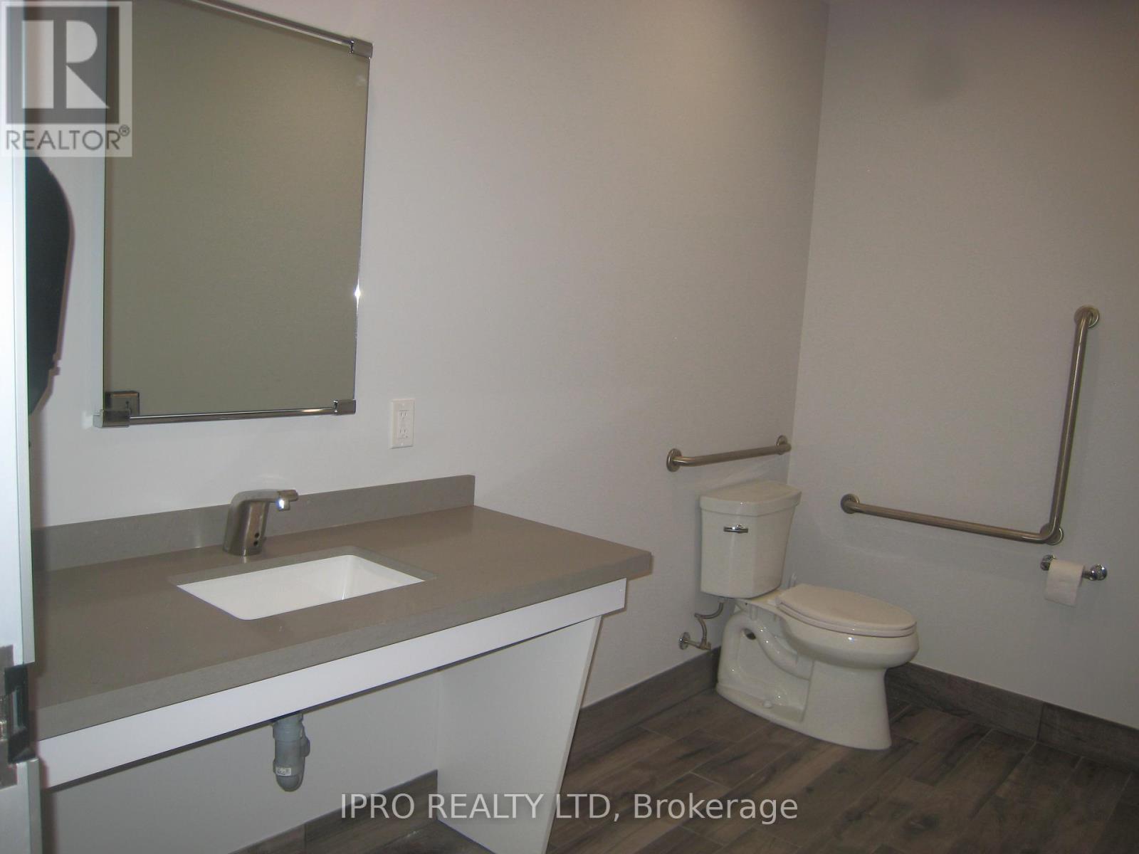 












6 - 217 SPEERS ROAD

,
Oakville,




Ontario
L6K0J3


