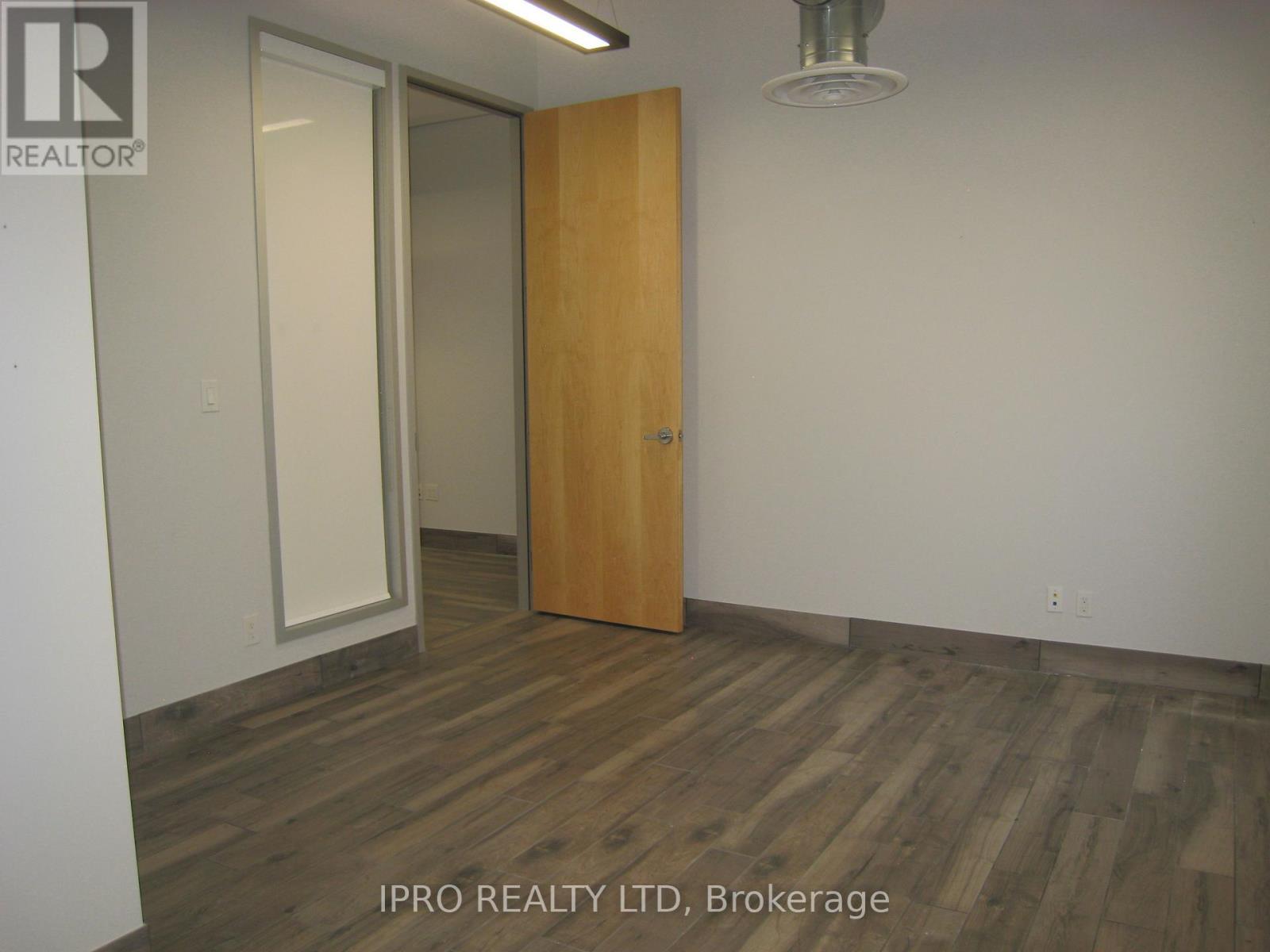 












6 - 217 SPEERS ROAD

,
Oakville,




Ontario
L6K0J3

