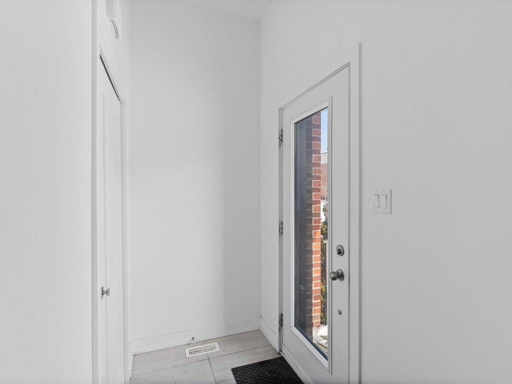 









1063


Rue Jacqueline-Sicotte

,
Montréal (LaSalle),




QC
H8N0G3

