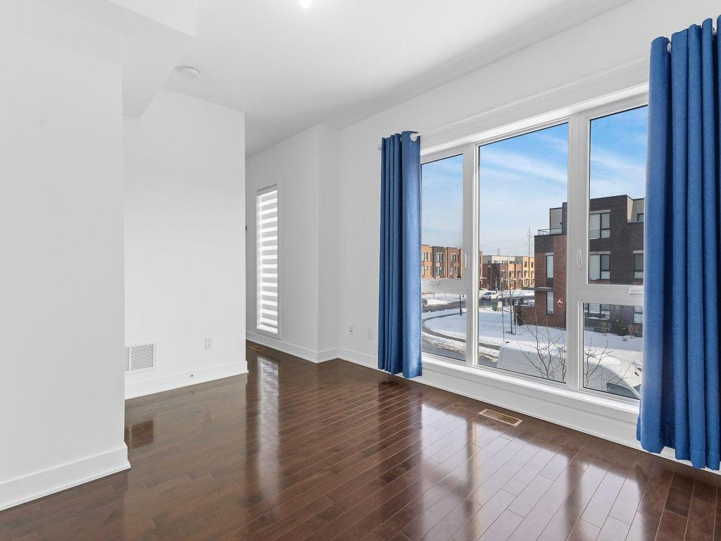 









1063


Rue Jacqueline-Sicotte

,
Montréal (LaSalle),




QC
H8N0G3


