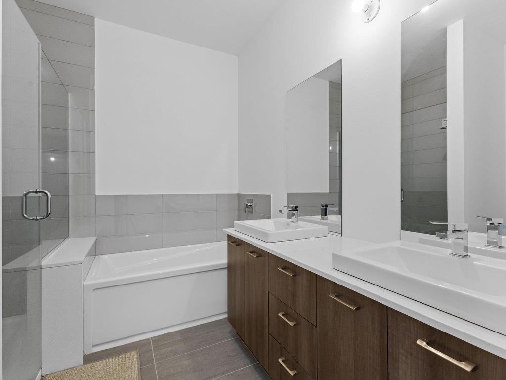 









1063


Rue Jacqueline-Sicotte

,
Montréal (LaSalle),




QC
H8N0G3

