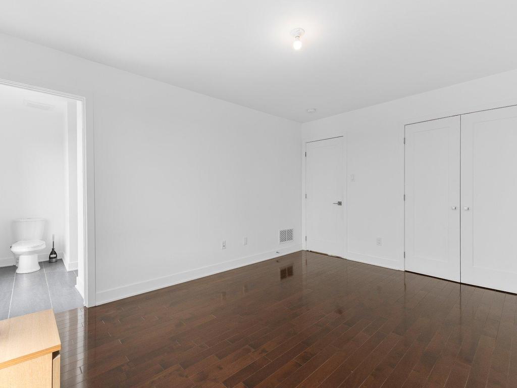 









1063


Rue Jacqueline-Sicotte

,
Montréal (LaSalle),




QC
H8N0G3

