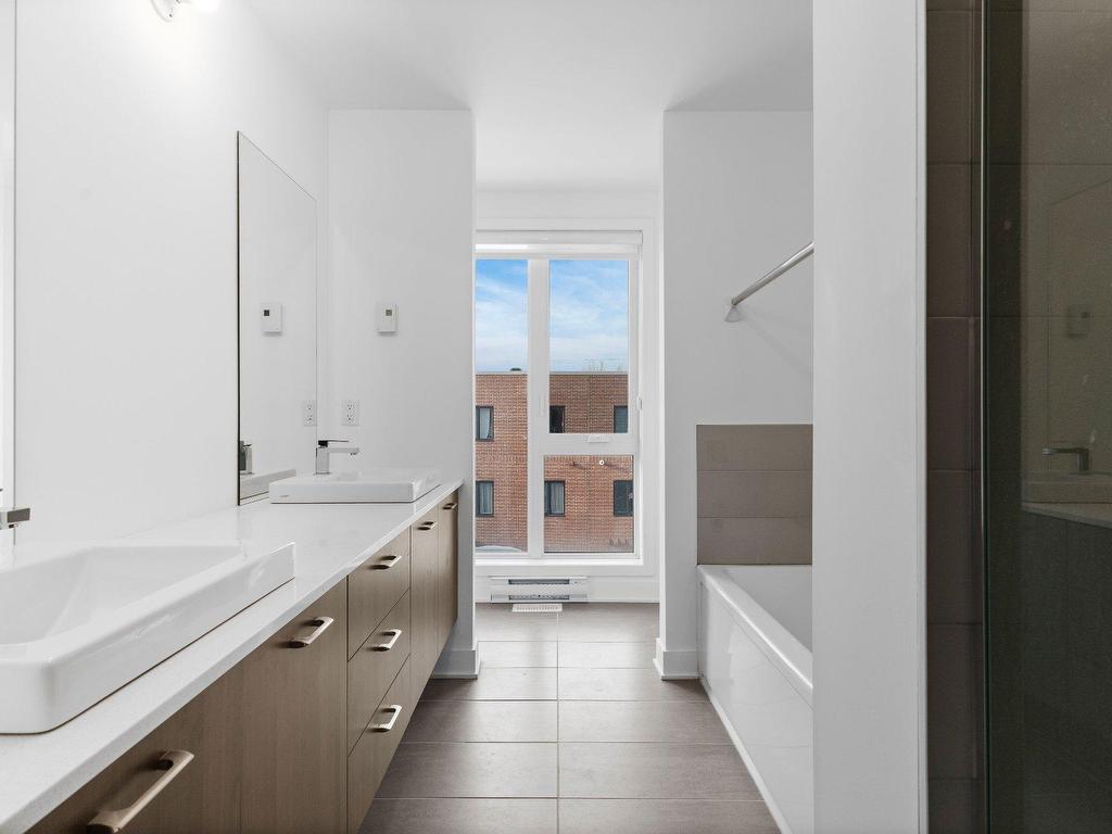 









1063


Rue Jacqueline-Sicotte

,
Montréal (LaSalle),




QC
H8N0G3

