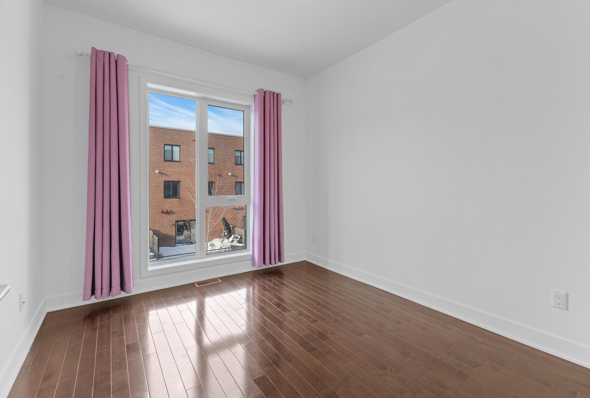 









1063


Rue Jacqueline-Sicotte

,
Montréal (LaSalle),




QC
H8N0G3

