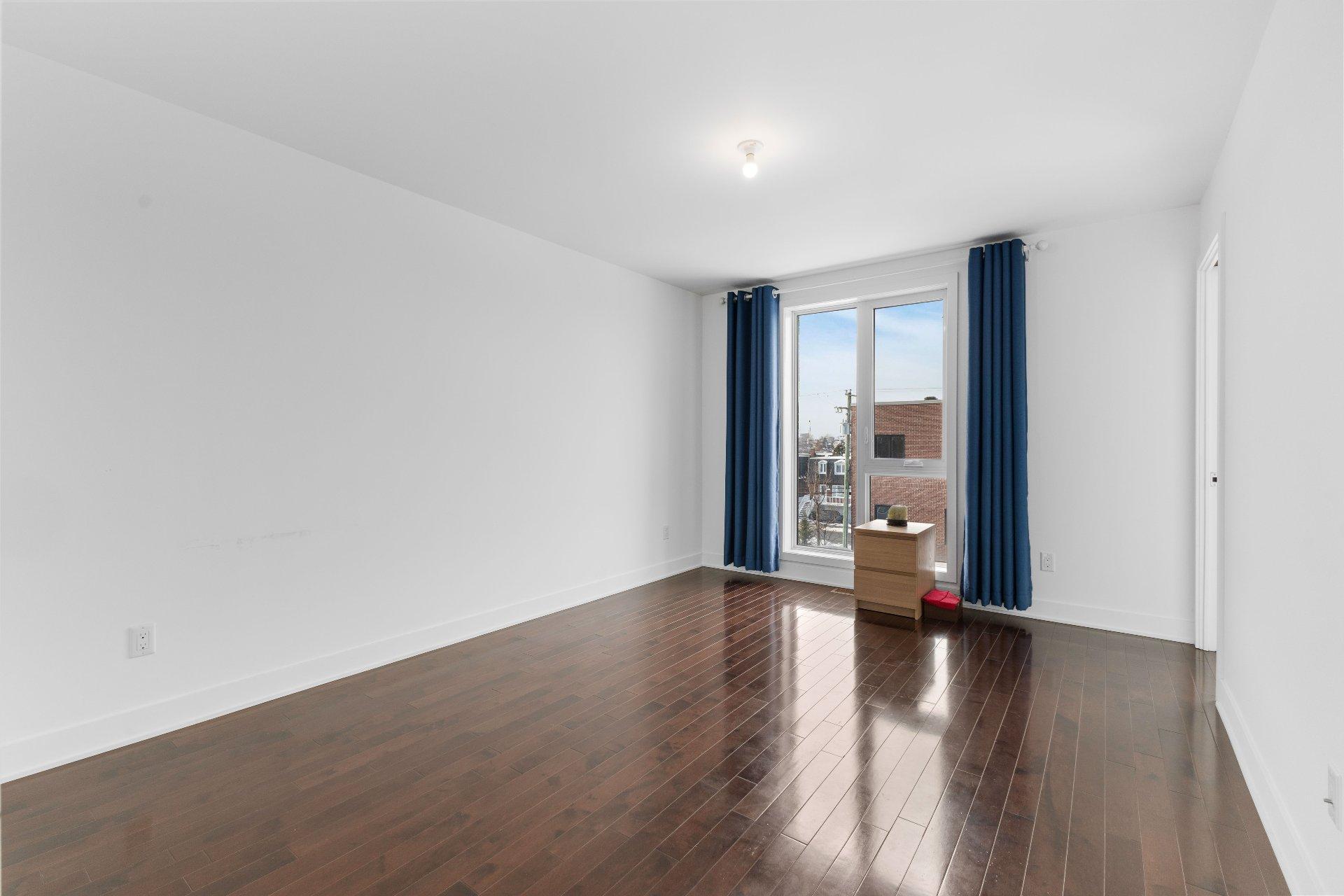 









1063


Rue Jacqueline-Sicotte

,
Montréal (LaSalle),




QC
H8N0G3

