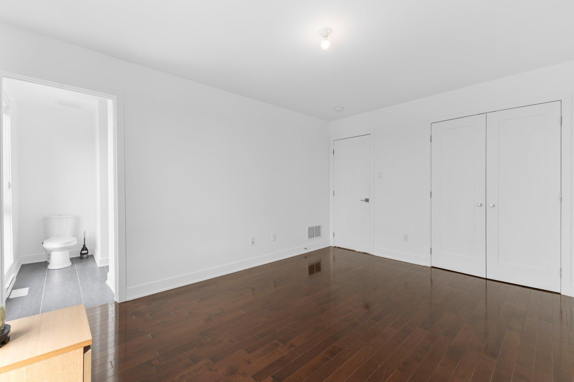 









1063


Rue Jacqueline-Sicotte

,
Montréal (LaSalle),




QC
H8N0G3


